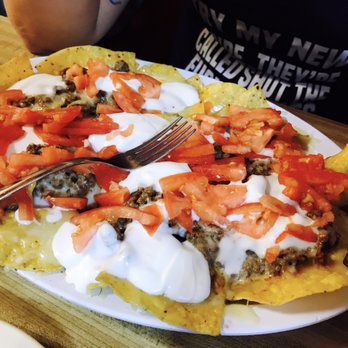 El Amigo - Beef nachos, hold the beans, extra guacamole and tomatoes - Mexican Near Me - Schererville, Indiana El Amigo - Beef nachos, hold the beans, extra guacamole and tomatoes - Mexican Near Me - Schererville, Indiana
