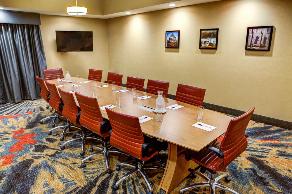 DoubleTree by Hilton West Fargo Sanford Medical Center Area