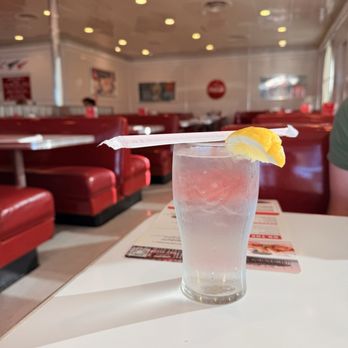 Ruby's Diner - Ice water with Lemon - Diners Near Me - Laguna Beach, California Ruby's Diner - Ice water with Lemon - Diners Near Me - Laguna Beach, California