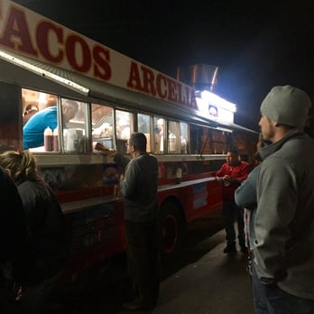 Tacos Arcelia - a line of people waiting to order food - Food Trucks Near Me - Houston, Texas Tacos Arcelia - a line of people waiting to order food - Food Trucks Near Me - Houston, Texas