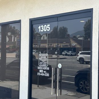 Vardui Asiryan, MD - Obstetricians & Gynecologists Near Me - Burbank, California