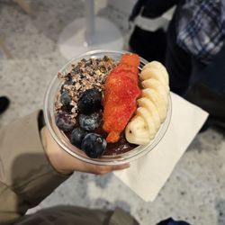 Oakberry Açaí Bowls & Smoothies - Kitsilano - Small acai bowl with customizations