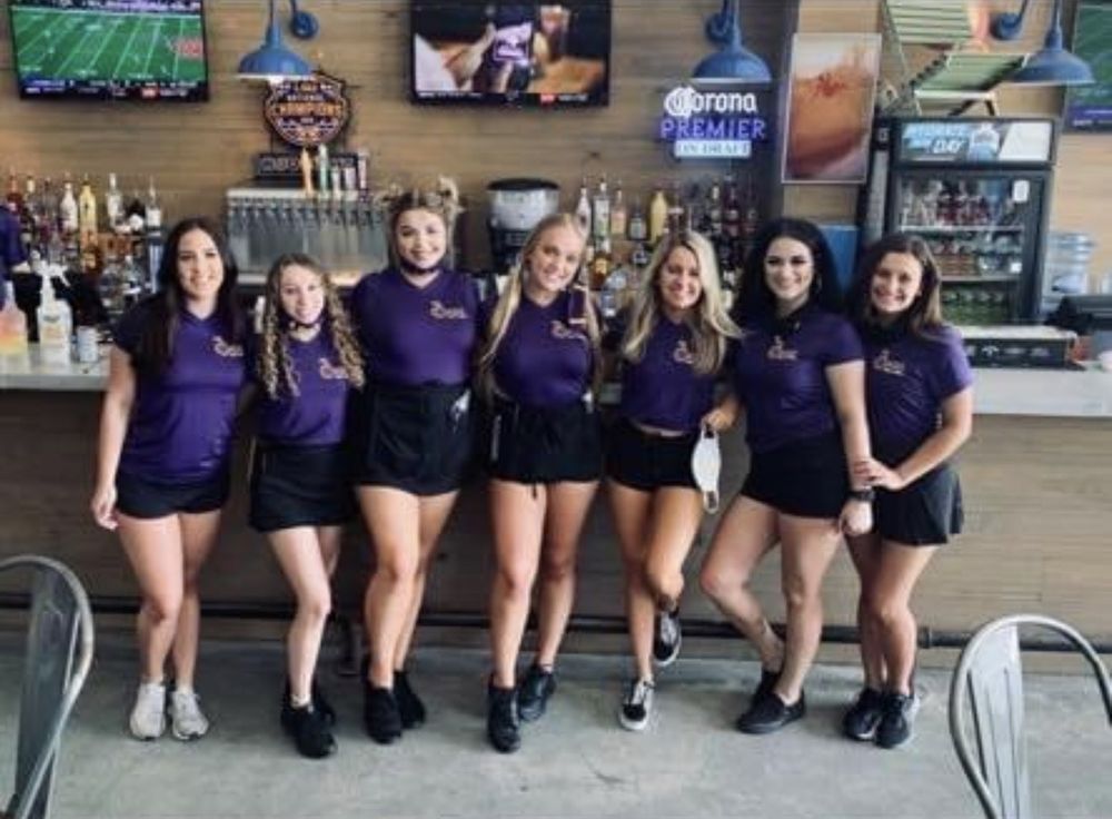 The Oasis Bar Amp Grill 13 Photos Sports Bars 7477 Burbank Dr Baton Rouge La Restaurant Reviews Phone Number Yelp