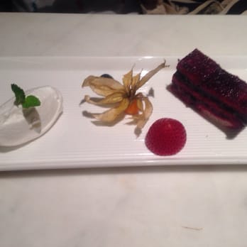 The Salted Pig - Dessert - the berry 'pudding' was more of a cake - Bars Near Me - Hong Kong, HK