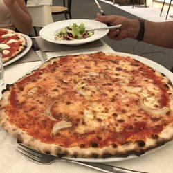 pizzeria la grotta - Pizza zu nass in der Mitte und schmeckt total langweilig