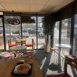 Dry Creek Deli Restaurant - Corner dinning area