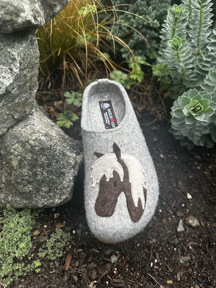 TAYLOR’D FOOTWEAR Updated August 2024 2810 E Lincoln Ave, Sunnyside