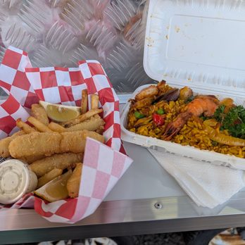 Santi’s Paella - Golden Calamari and fries with Seafood Paella - Food Trucks Near Me Santi’s Paella - Golden Calamari and fries with Seafood Paella - Food Trucks Near Me