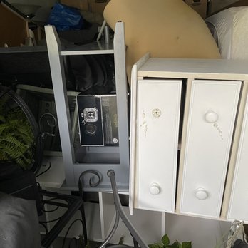 J & S Moving - Furniture stacked not using the rope I provided and also without pads. - Movers Near Me J & S Moving - Furniture stacked not using the rope I provided and also without pads. - Movers Near Me