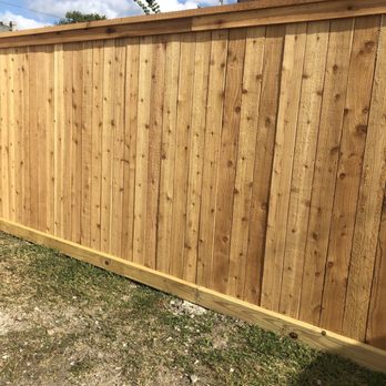 Texan Fence and Construction - Fence with cedar cap - General Contractors Near Me - Alvin, Texas Texan Fence and Construction - Fence with cedar cap - General Contractors Near Me - Alvin, Texas