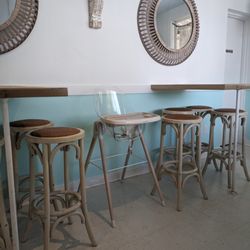 Agave Juicing - High tables with stools.
Store supplied highchair.