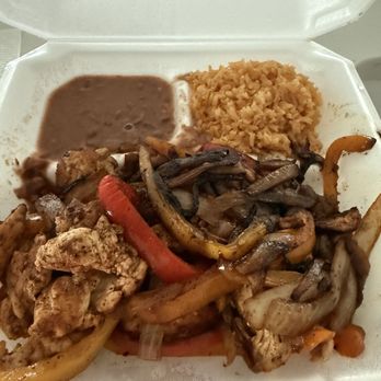 Chile Verde - Chicken fajitas- like the spices - Mexican Near Me - St. Petersburg, Florida Chile Verde - Chicken fajitas- like the spices - Mexican Near Me - St. Petersburg, Florida