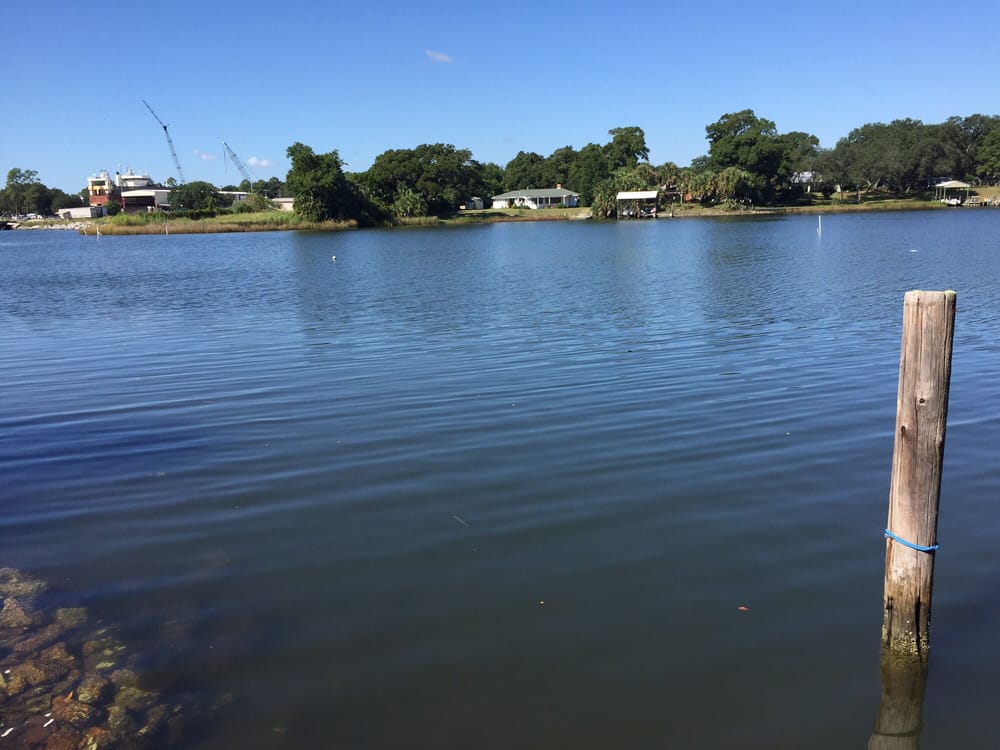 MARTINIQUE ON THE BAYOU Updated July 2024 201 S Stillman St