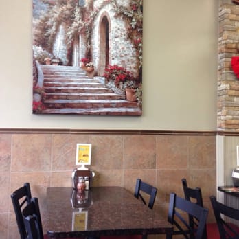 Pizza Gourmet Restaurant - Seating area - Italian Near Me - Mamaroneck, New York