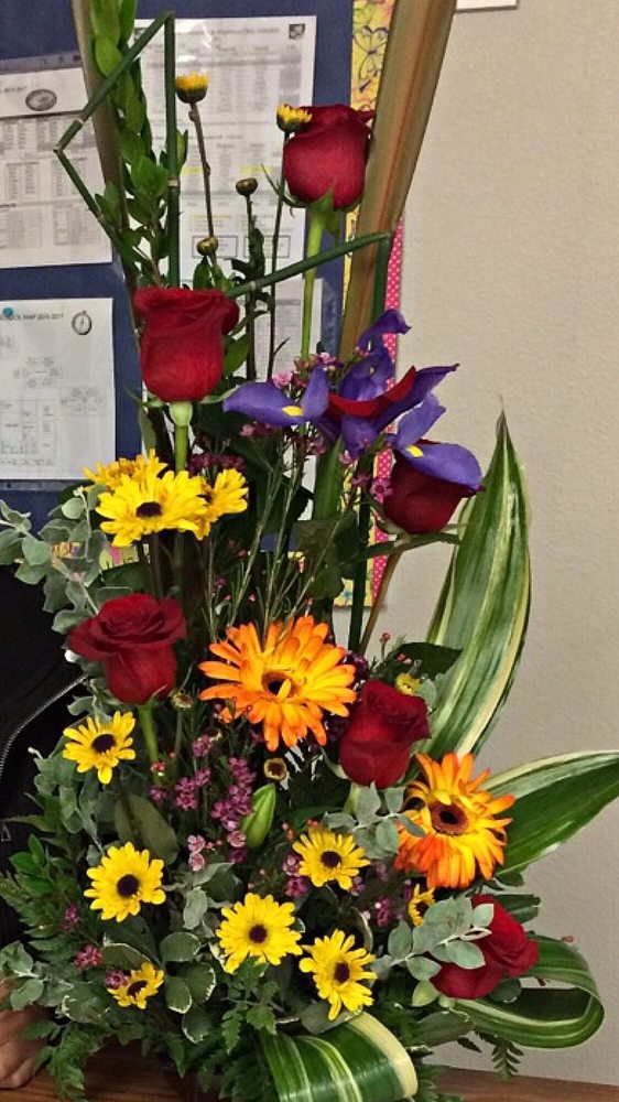 JHASSEL’S FLORERIA Y REGALOS Updated October 2024 520 N Archibald