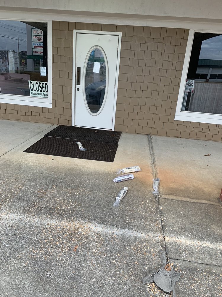 Loyless Donuts Circle West