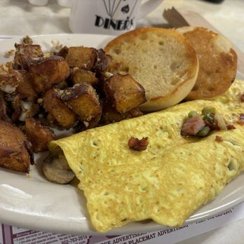 Four Aces Diner - Kitchen sink omelette with American cheese - Diners Near Me - West Lebanon, New Hampshire Four Aces Diner - Kitchen sink omelette with American cheese - Diners Near Me - West Lebanon, New Hampshire