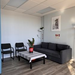 Plus Feet Spa - Sofa Area