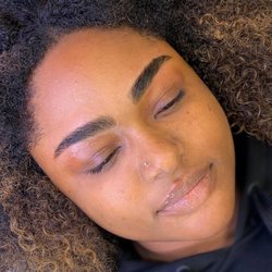 La Estetica Beauty Studio - Brow shape + tint