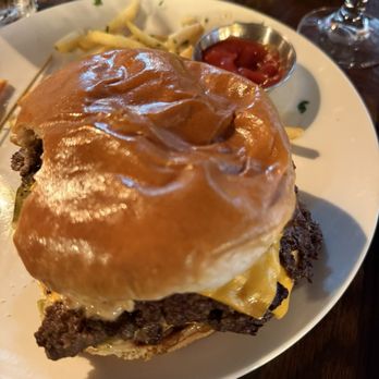 Newhall Refinery - Smash Burger - New American Near Me - Santa Clarita, California