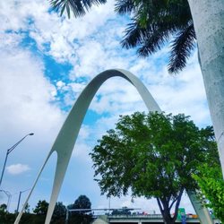 Sunshine State Arch - The surrounding area..