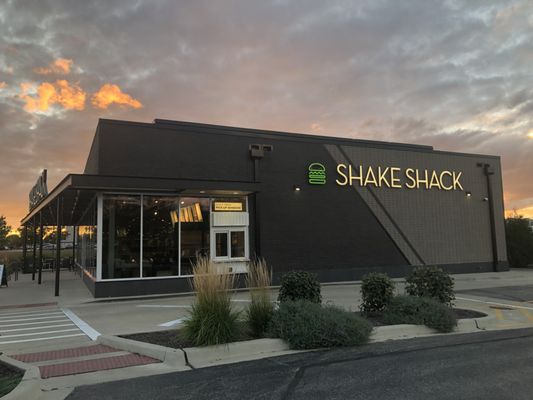 Shake Shack Vernon Hills by null