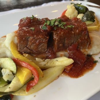 Matto Wine Bar - Short Rib with seasonal veggies - Wine Bars Near Me - Shelton, Connecticut