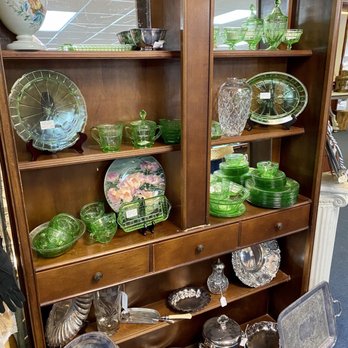 Oooodles Antiques - Classic dish wear - Antiques Near Me - Pensacola, Florida Oooodles Antiques - Classic dish wear - Antiques Near Me - Pensacola, Florida