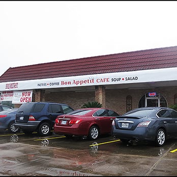 Bon Appetit Cafe - From the parking lot on a cold rainy day - American Near Me - Houston, Texas