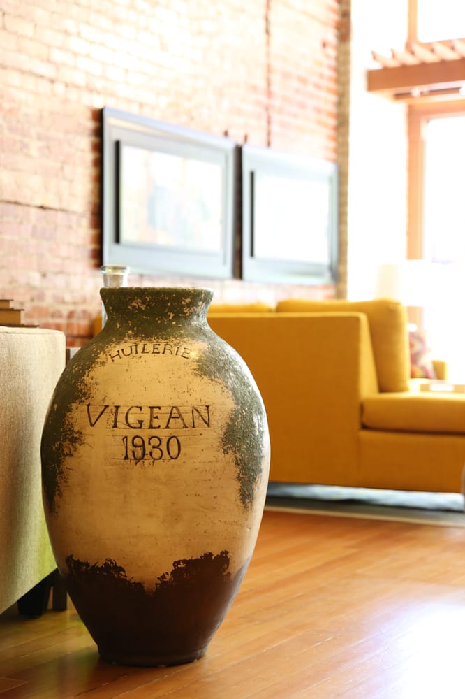 MINERVA’S SOFA CO Updated May 2024 126 W Main St, Turlock