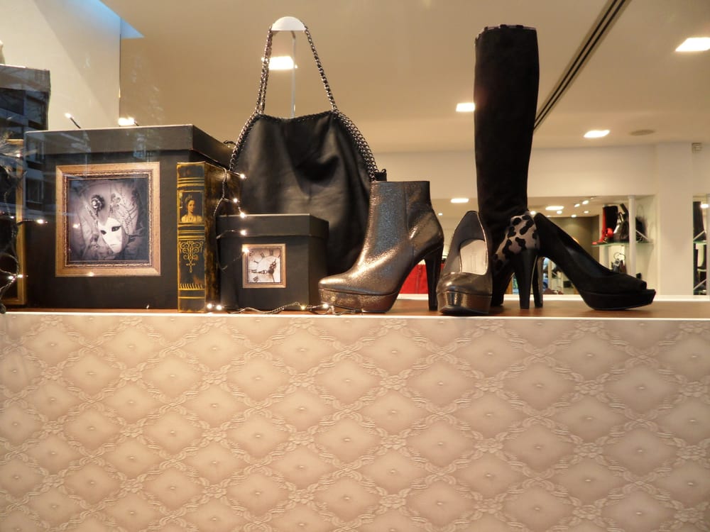 VAN DEN ASSEM Updated June 2024 Aert van Nesstraat 4250, Rotterdam