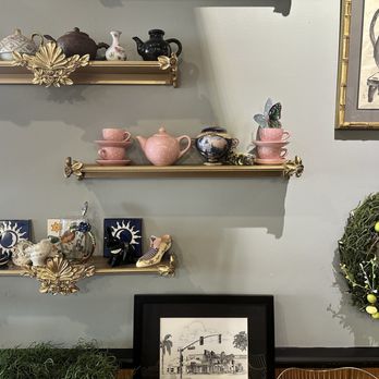 Carp Moon Cafe - Coffee & Tea Near Me - Carpinteria, California
