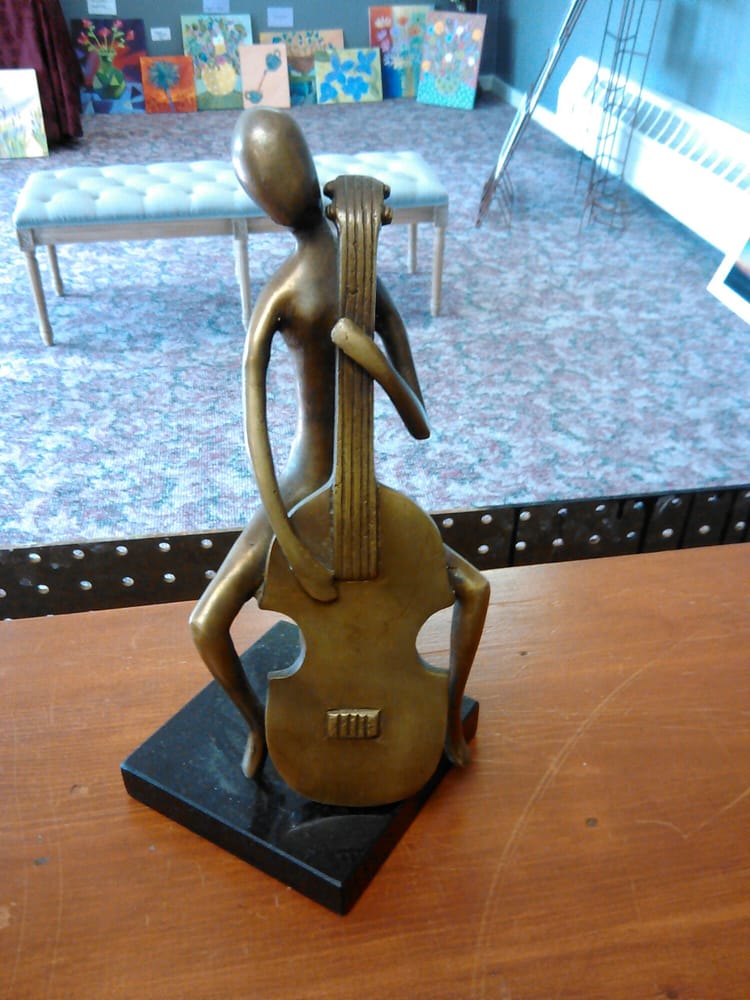 KEYNOTE CAFE Updated August 2024 227 S Fourth St,