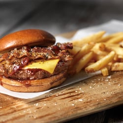 Old Chicago Pizza + Taproom - BBQ Bacon Cheddar Burger