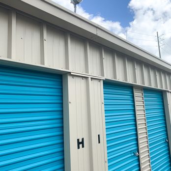 Martin County Movers - Video cameras above the air-conditioned storage units - Movers Near Me - Palm City, Florida Martin County Movers - Video cameras above the air-conditioned storage units - Movers Near Me - Palm City, Florida