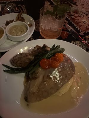 Lou's by null