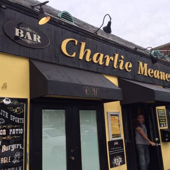 Charlie Meaney's - American Near Me - Valley Stream, New York