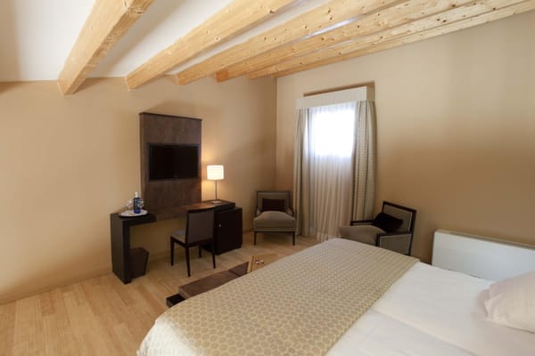 Hotel Hospes Palacio de Arenales & Spa Cáceres by null