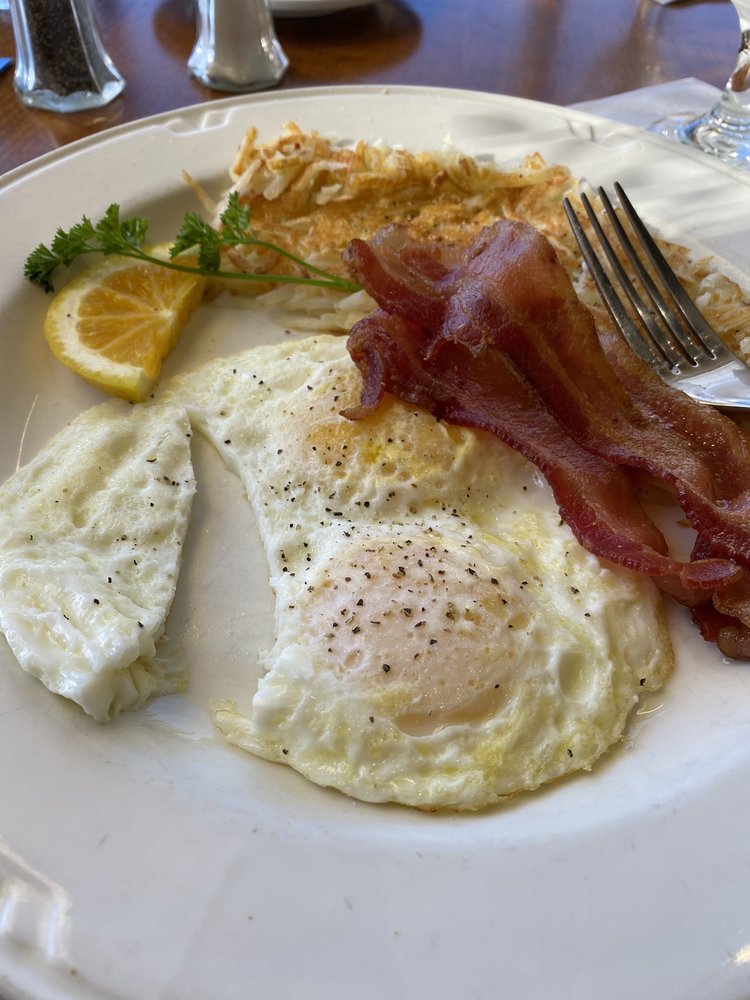 ALEXANDER’S RESTAURANT AND LOUNGE Updated October 2024 42 Photos