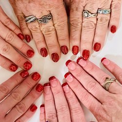 Nails & Lashes - Christmas nails with friends!