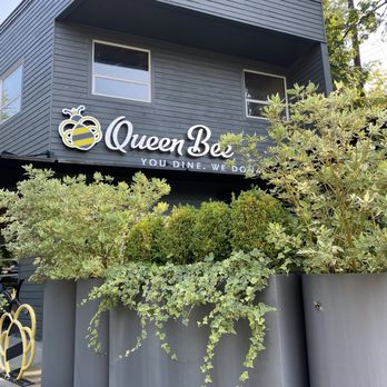 Queen Bee Cafe - Outside - Coffee & Tea Near Me - Clyde Hill, Washington