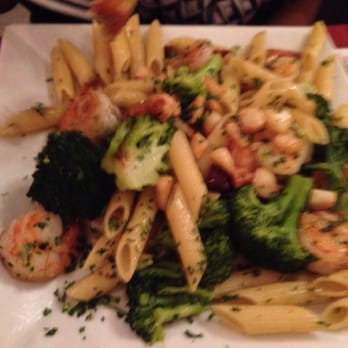 Desy's Clam Bar - Shrimp, garlic and broccoli - Seafood Near Me - Brooklyn, New York