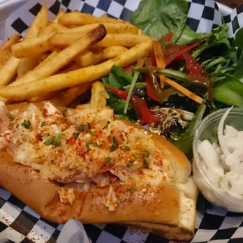 Good Catch Boil House - Lobster roll with Cajun fries - Cajun/Creole Near Me - Markham, Ontario