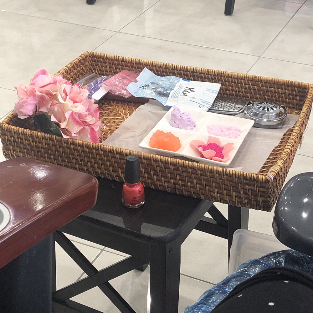D Crown Nail Bar - Deluxe Rose Petal pedicure - Nail Salons Near Me - Garland, Texas D Crown Nail Bar - Deluxe Rose Petal pedicure - Nail Salons Near Me - Garland, Texas