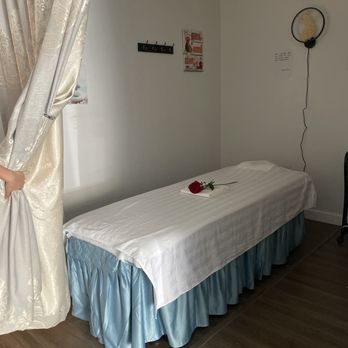 HC Foot spa - Massage tables are so comfortable. - Massage Near Me - The Bronx, New York HC Foot spa - Massage tables are so comfortable. - Massage Near Me - The Bronx, New York