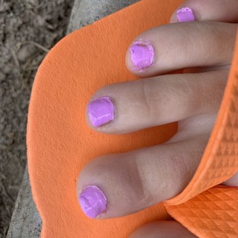 Us Nails And Spa - Look at the pain job ! My 12 year old can do a better job and I don't pay her 45$ ! - Nail Salons Near Me - Porterville, California Us Nails And Spa - Look at the pain job ! My 12 year old can do a better job and I don't pay her 45$ ! - Nail Salons Near Me - Porterville, California