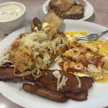 Mil’s Diner - Diners Near Me - Milpitas, California