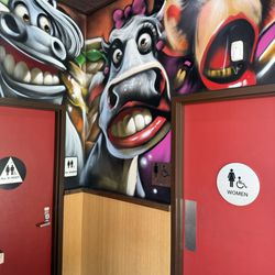 Ara's Shawarma - Restrooms