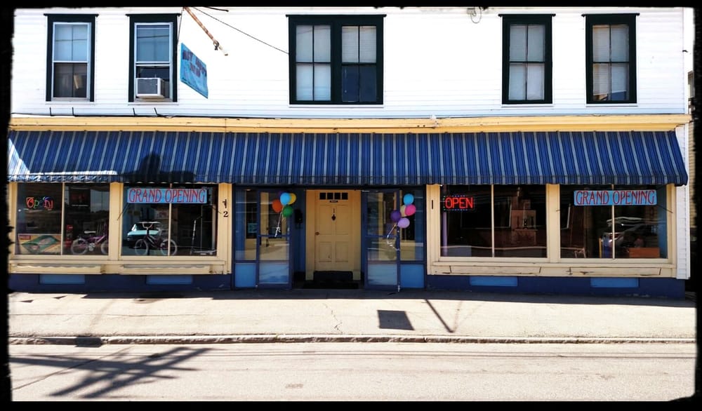 HEY EDDIES Updated August 2024 2 Depot St, Pittsfield, New