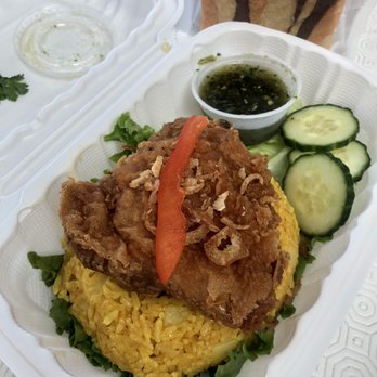SOI Snacks - Fried chicken with coconut curry rice! Sauce was tasty! - Thai Near Me - Markham, Ontario